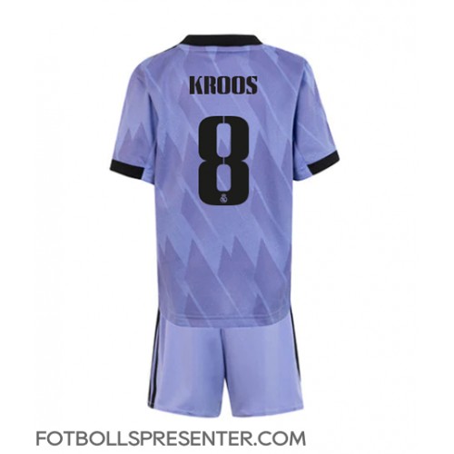 Real Madrid Toni Kroos #8 Bortatröja Barn 2022-23 Kortärmad (+ korta byxor)